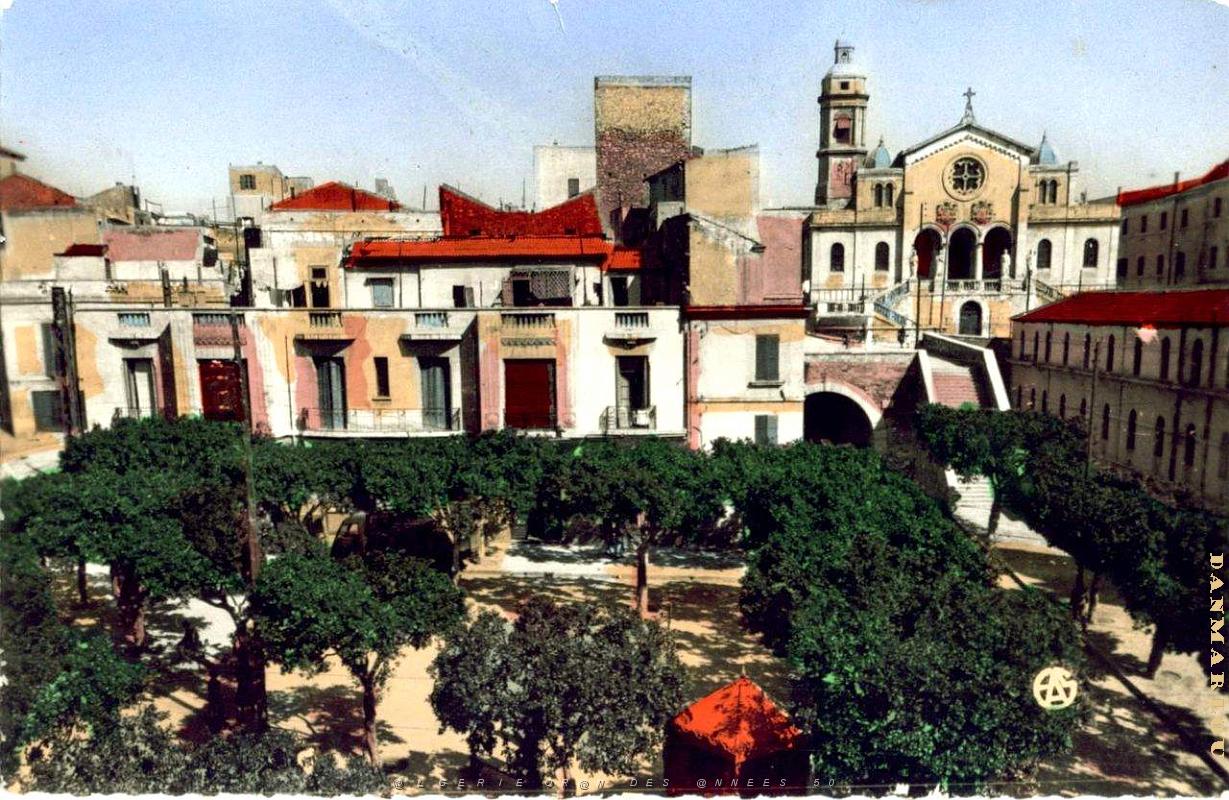 MB h- 001- eglise St-Louis et place de la perle.JPG